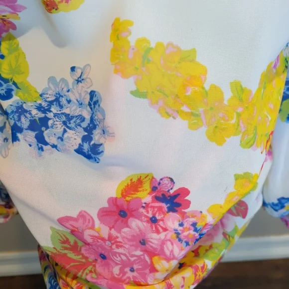 NWT Kut from the Kloth Button Down Semi-Sheer Floral Blouse - Picture 7 of 8